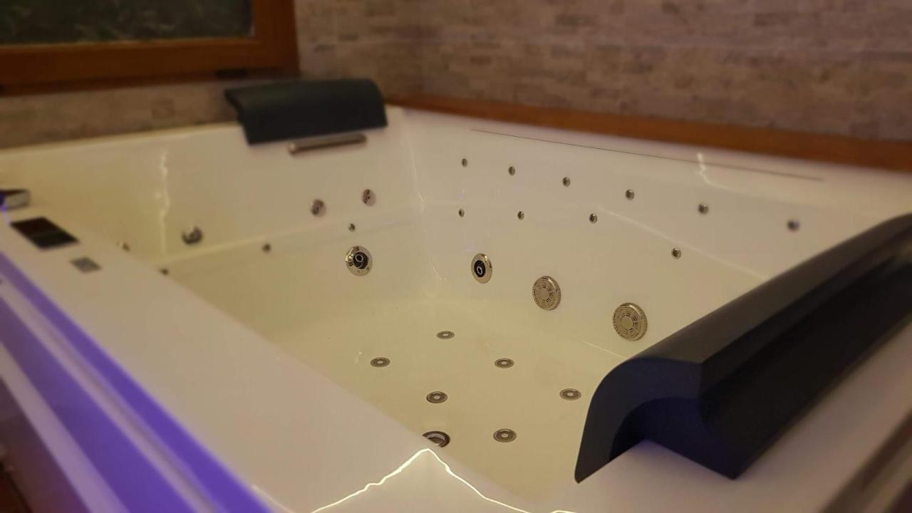Villa Camilla - Tiny - Exclusive Pool Lucca Exteriör bild